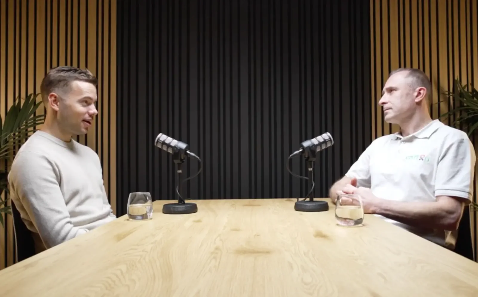 Martin Brath při rozhovoru s hostem podcastu